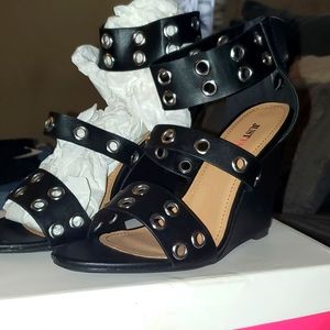 Women's shoes size 10